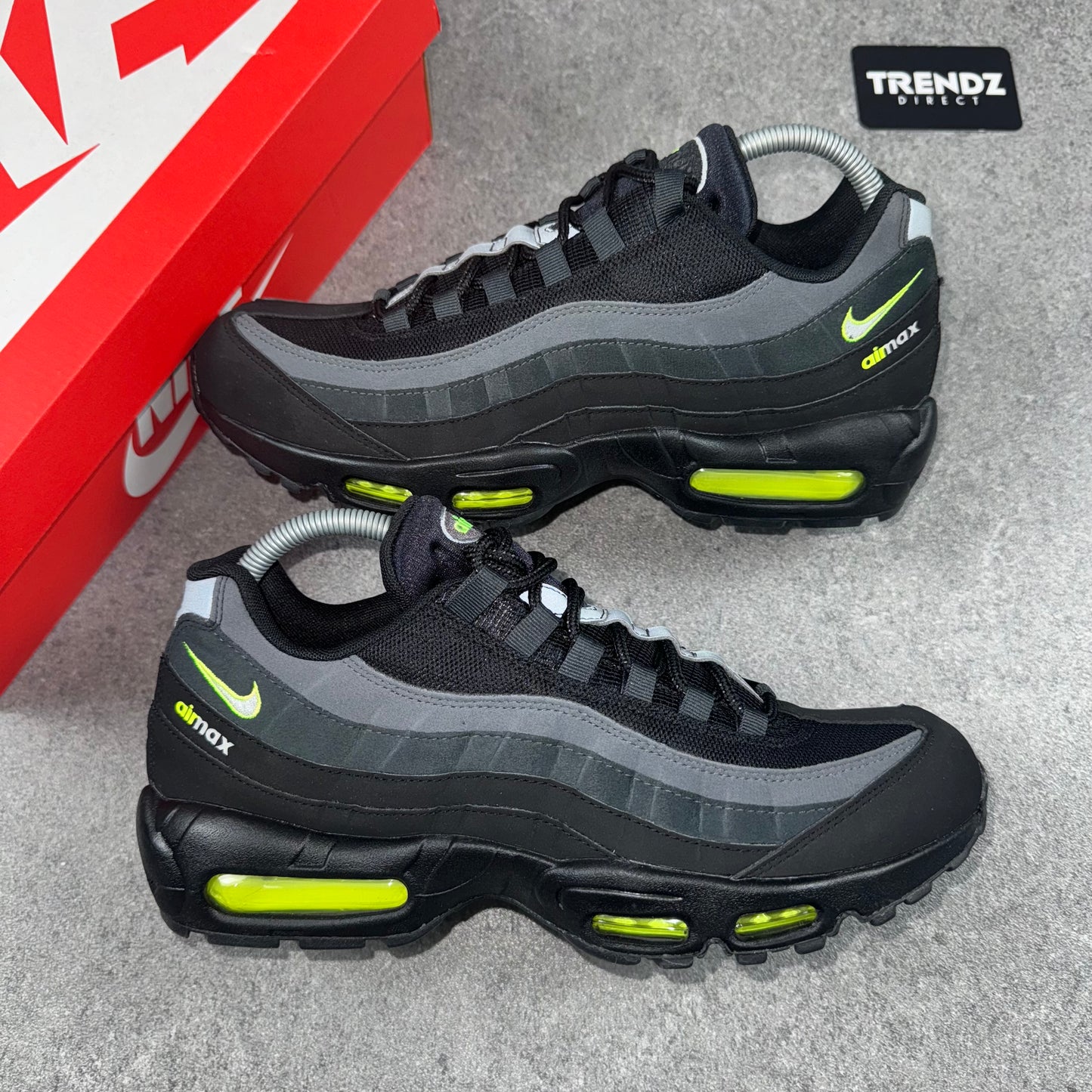 NIKE AIR MAX 95 - BLACK/NEON