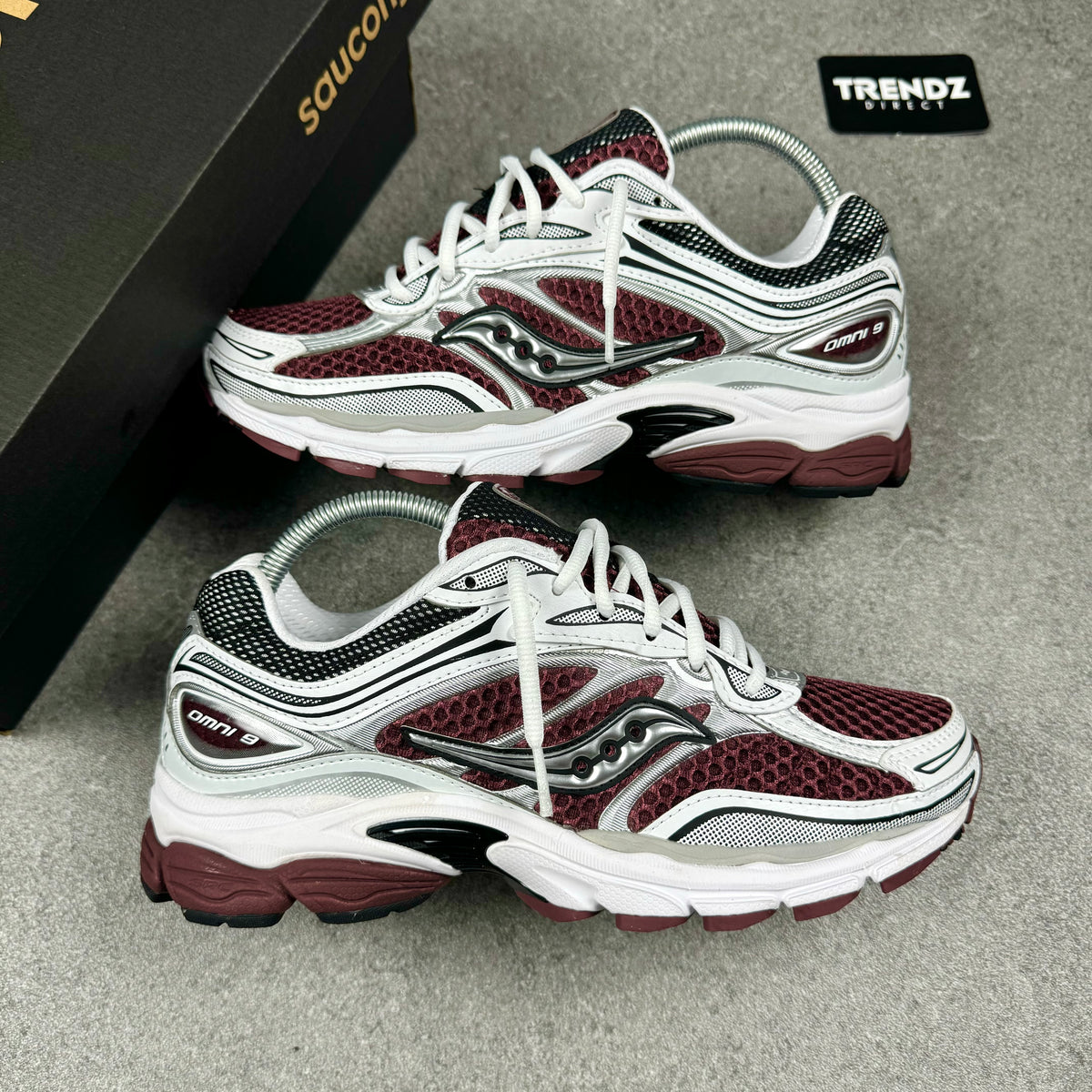 SAUCONY PROGRID OMNI 9 - MAROON/WHITE