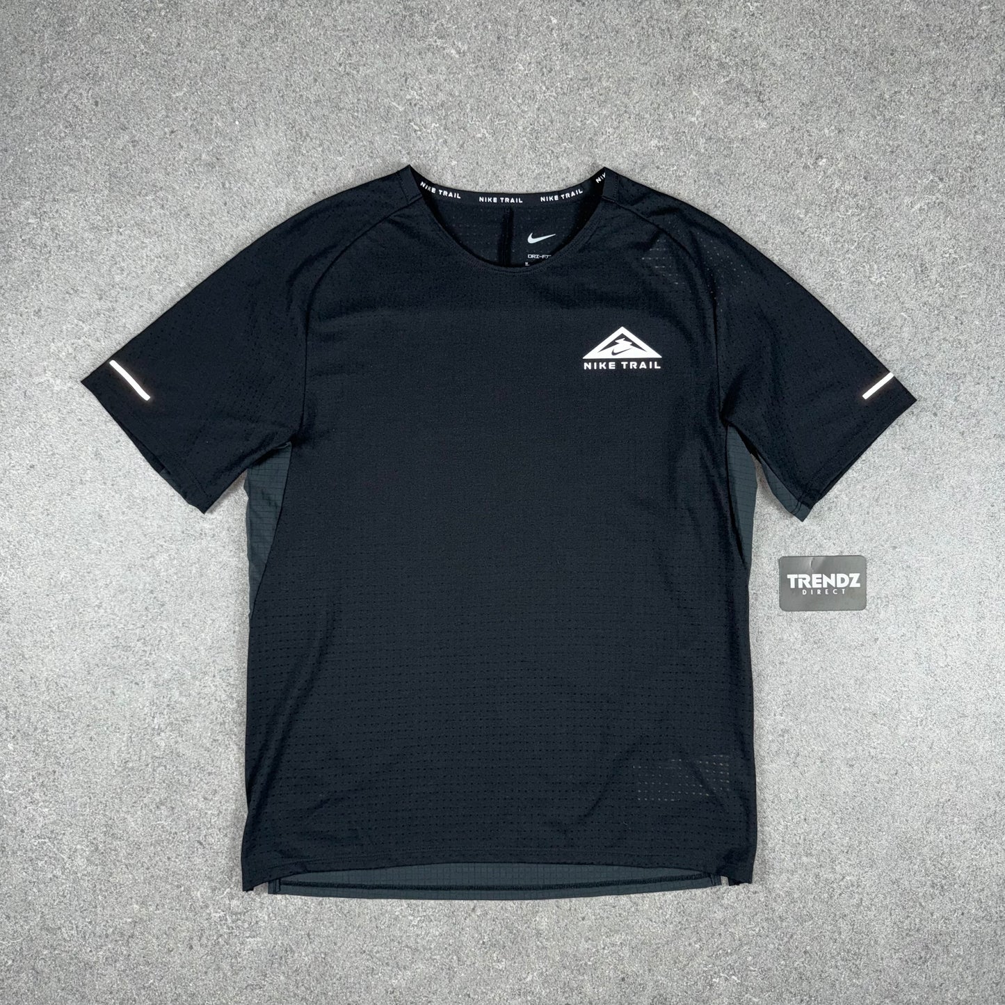 NIKE TRAIL T-SHIRT & FLEX TRAIL SHORTS SET - BLACK