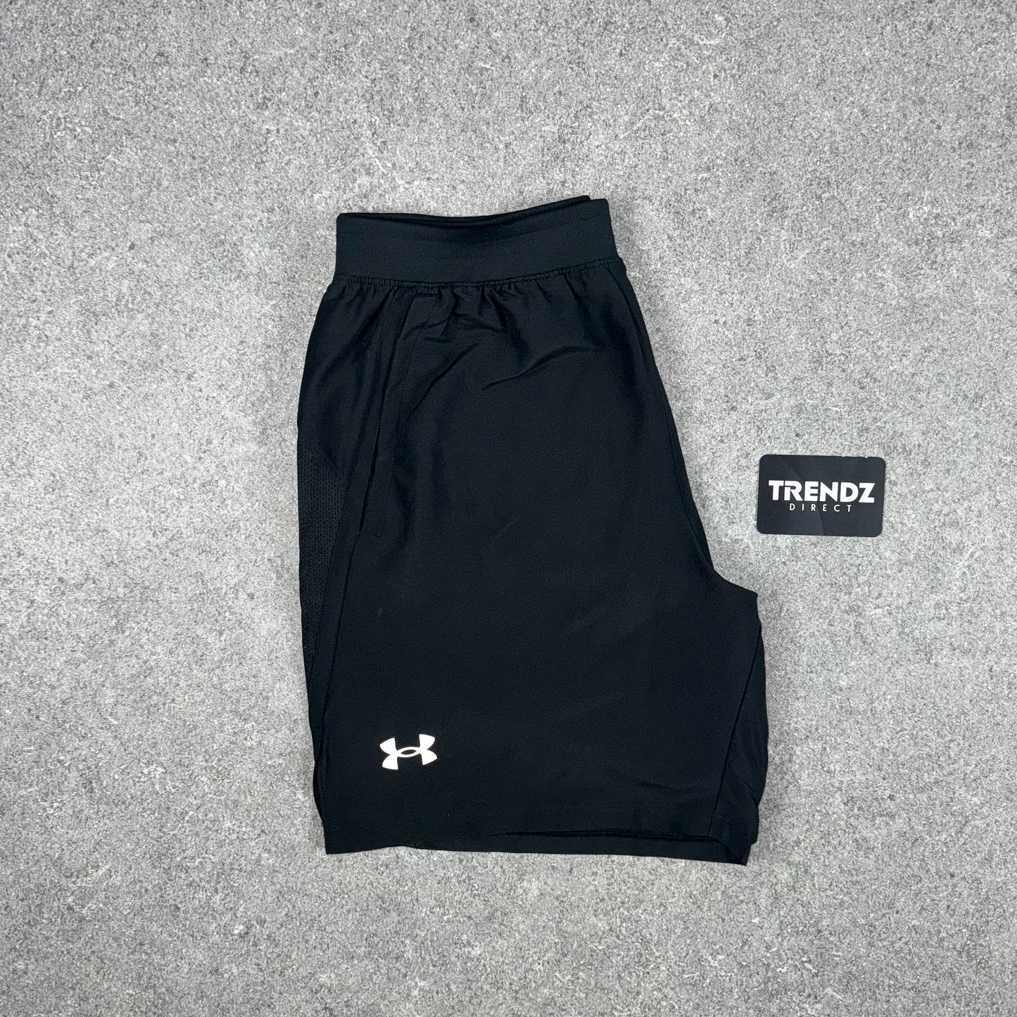 UNDER ARMOUR LAUNCH STRIDE SHORTS - BLACK
