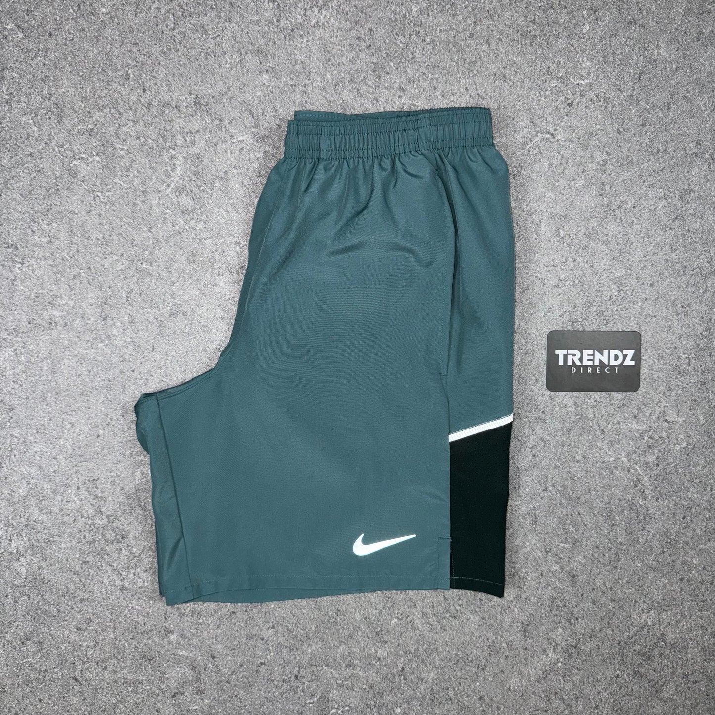 NIKE MILER SHORTS - JUNGLE GREEN