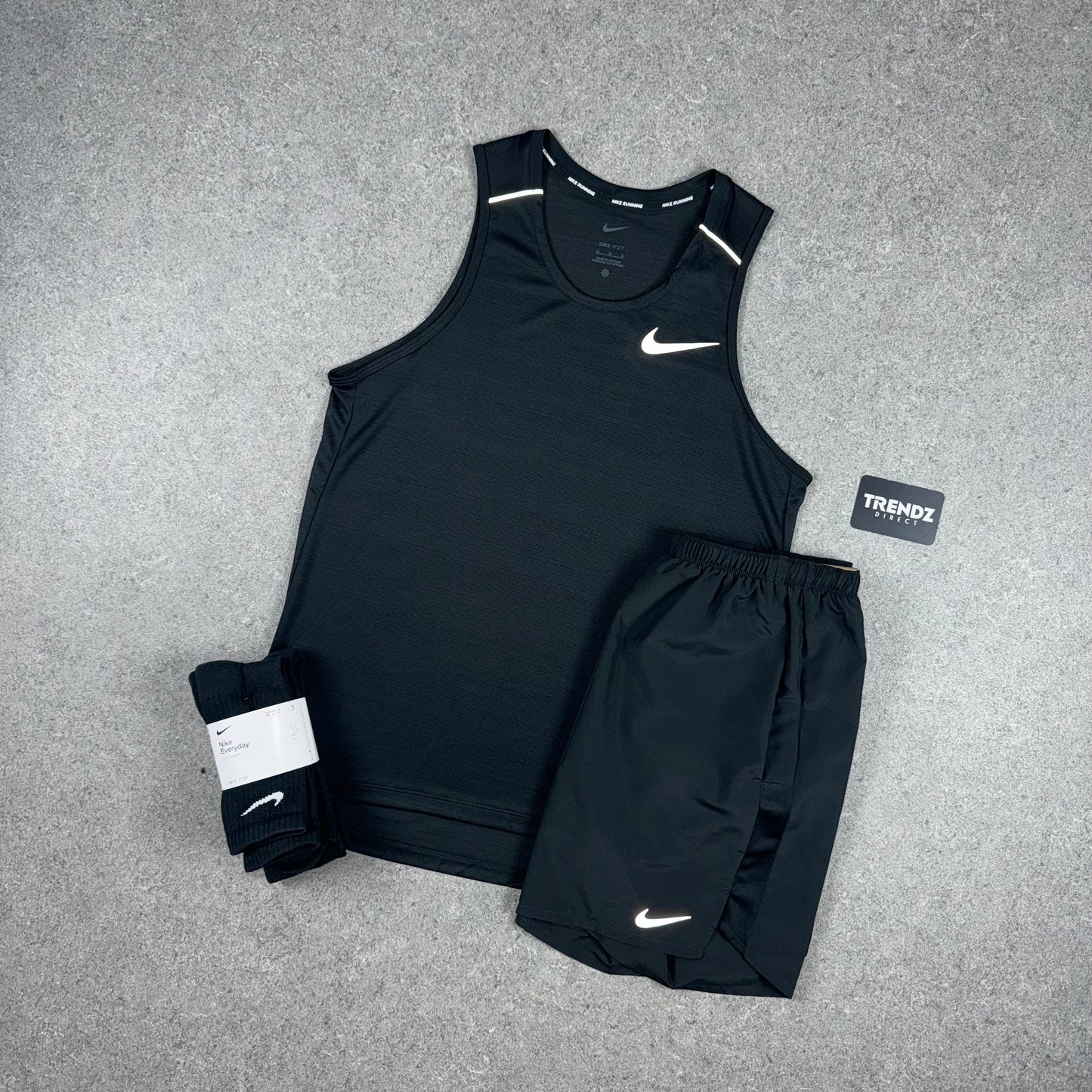 NIKE MILER VEST & CHALLENGER SHORTS SET - BLACK