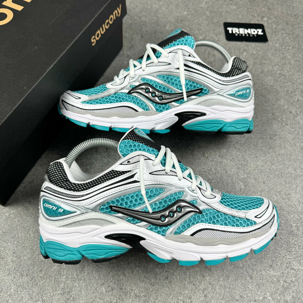 SAUCONY PROGRID OMNI 9 - AQUA/WHITE
