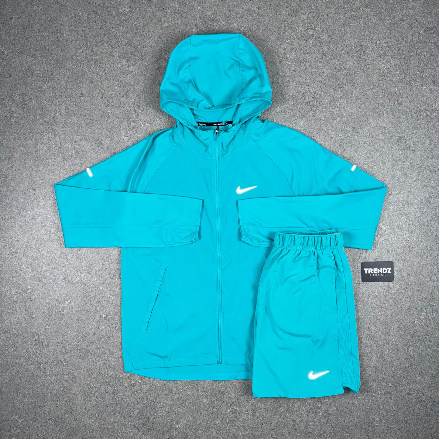 NIKE REPEL WINDBREAKER & SHORTS SET - AQUA