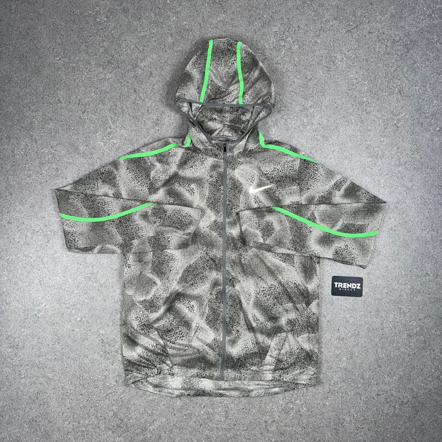 NIKE IMPOSSIBLY LIGHT FOG WINDBREAKER - GREY/GREEN