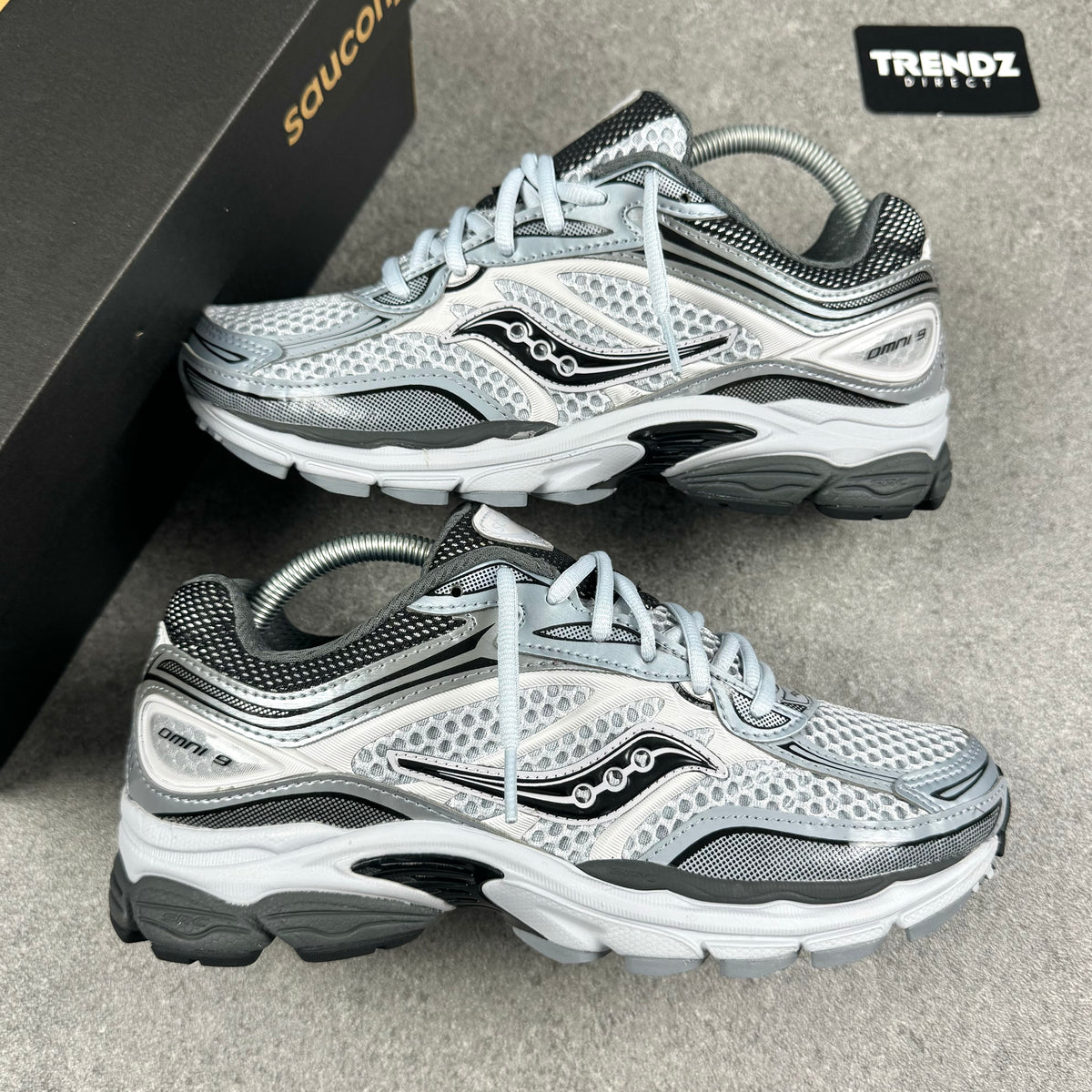 SAUCONY PROGRID OMNI 9 - MICROCHIP GREY