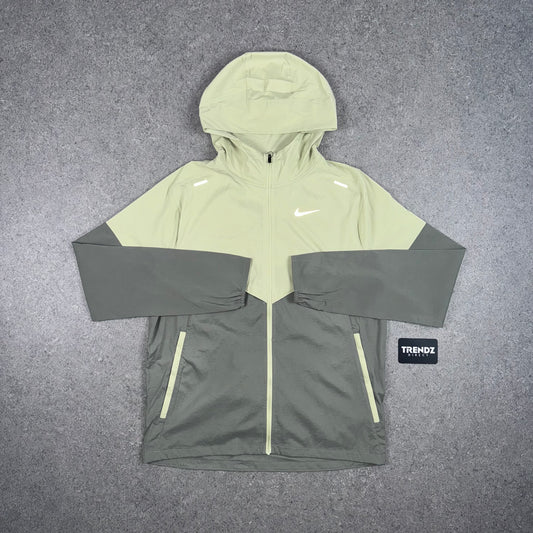 NIKE UV WINDBREAKER - OLIVE