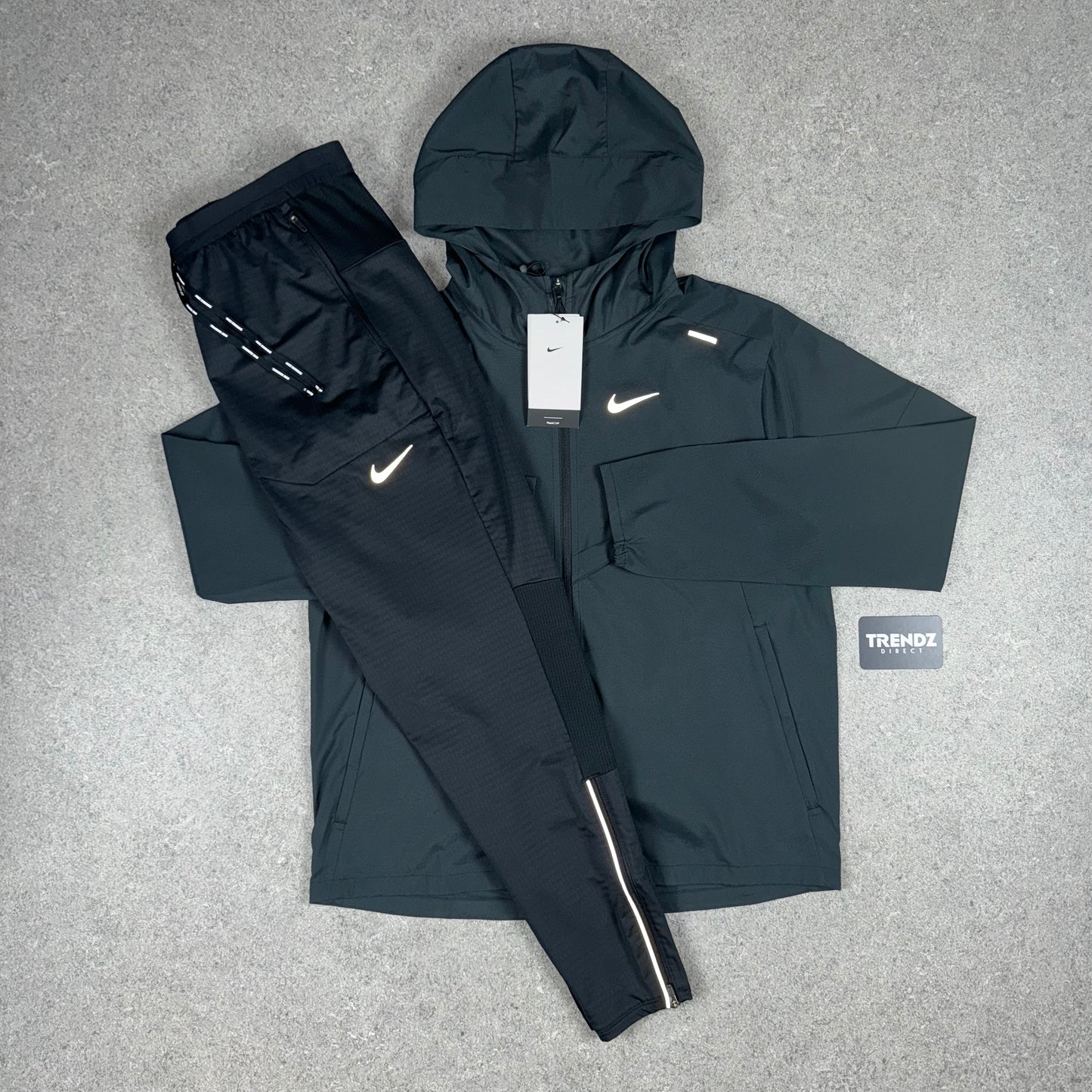 NIKE UV WINDBREAKER & PHENOM TRACKSUIT - BLACK