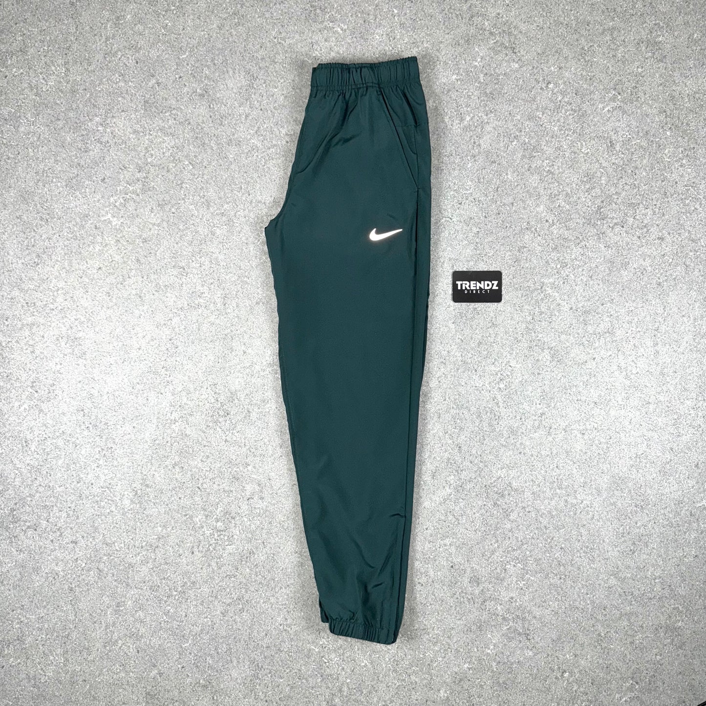 NIKE DRI-FIT CHALLENGER PANTS - JUNGLE GREEN