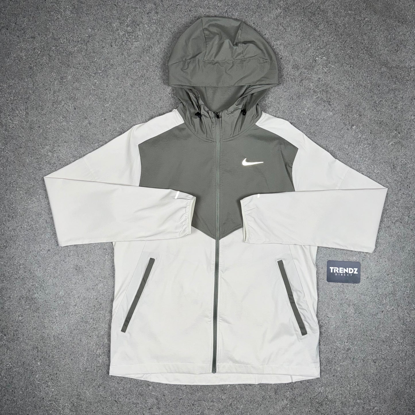 NIKE UV WINDBREAKER - BEIGE