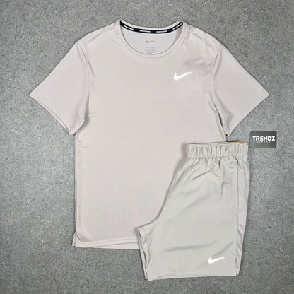 NIKE MILER T-SHIRT & SHORTS SET - CREAM