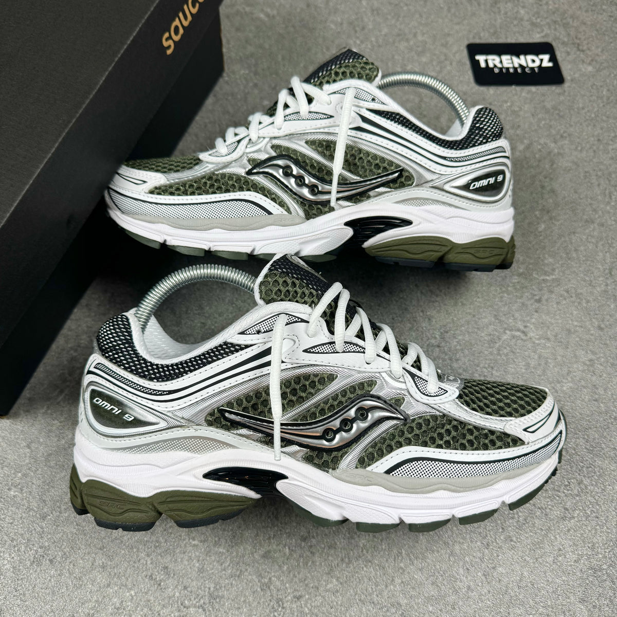 SAUCONY PROGRID OMNI 9 - KHAKI/WHITE