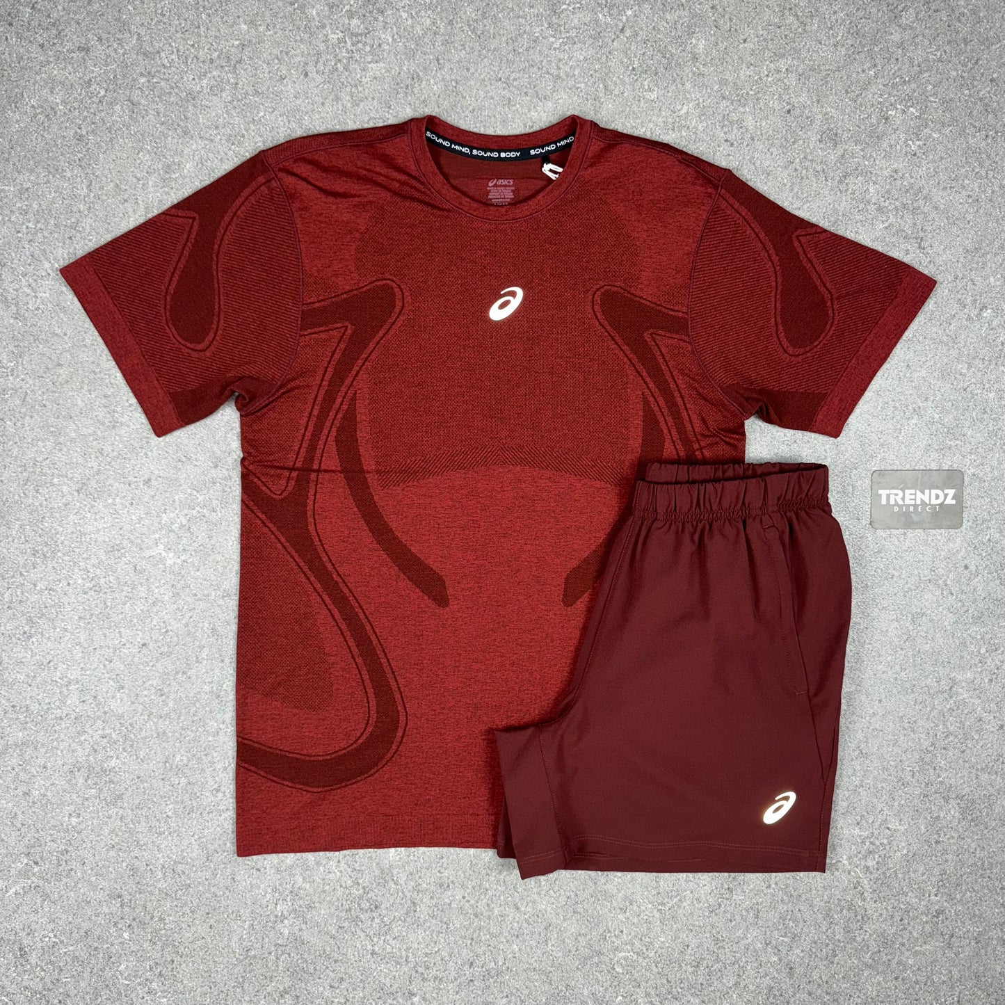 ASICS SEAMLESS T-SHIRT & SHORTS SET - DARK RED