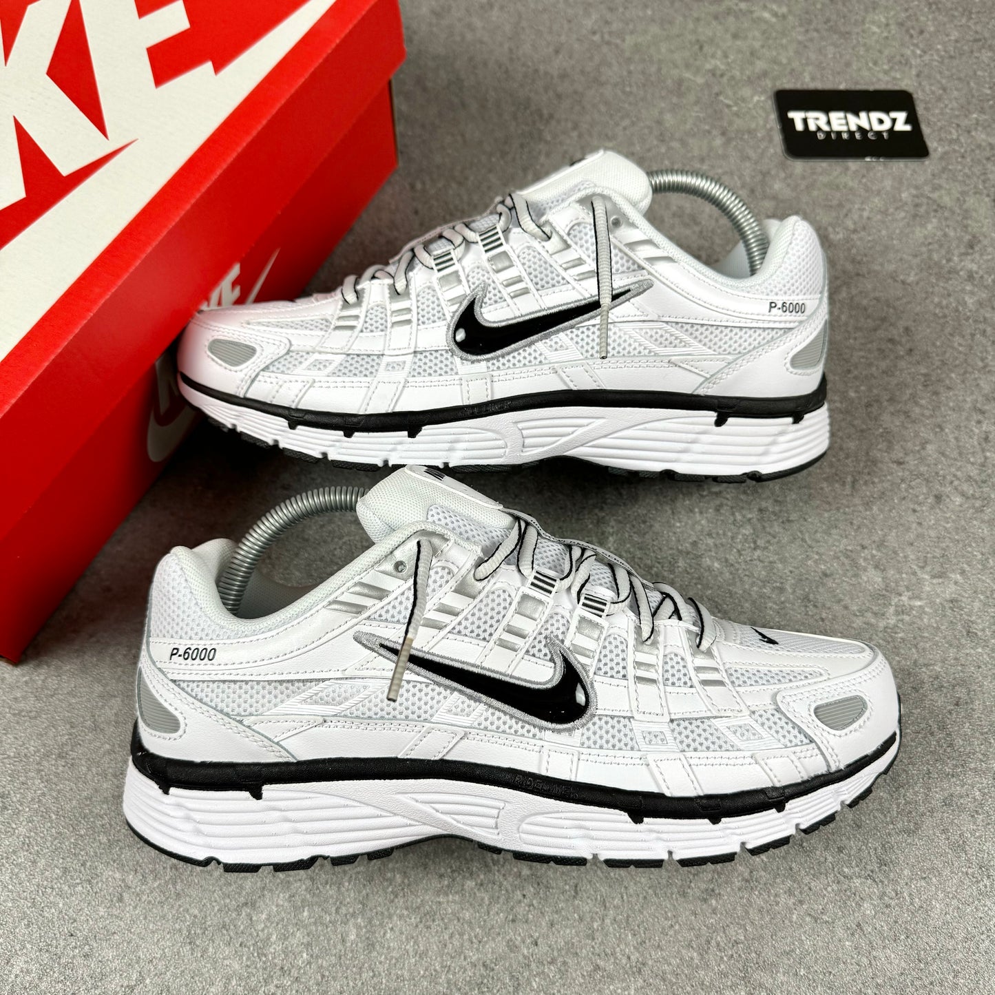 NIKE P-6000 - WHITE METALLIC SILVER/BLACK