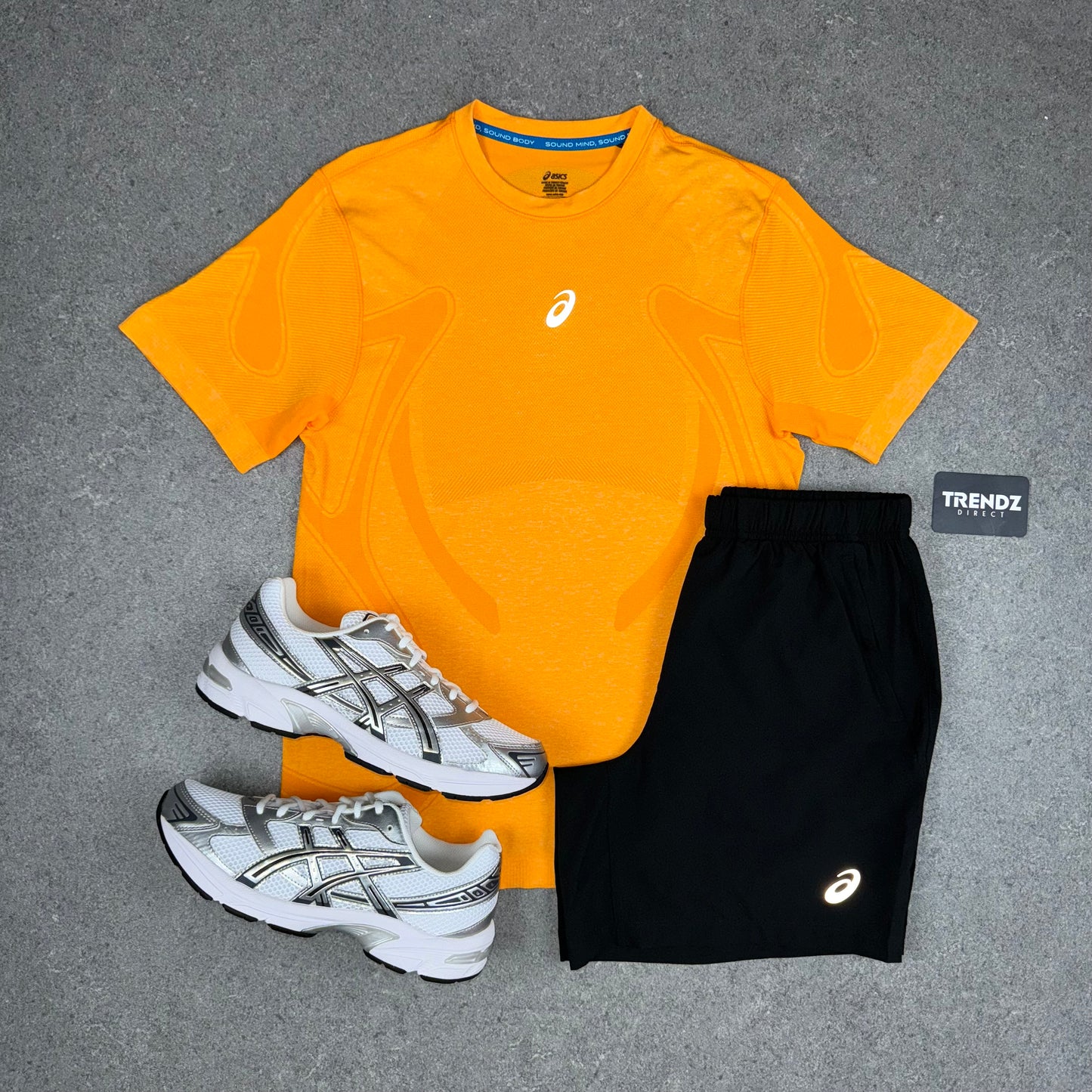 ASICS SEAMLESS T-SHIRT & SHORTS SET - ORANGE/BLACK