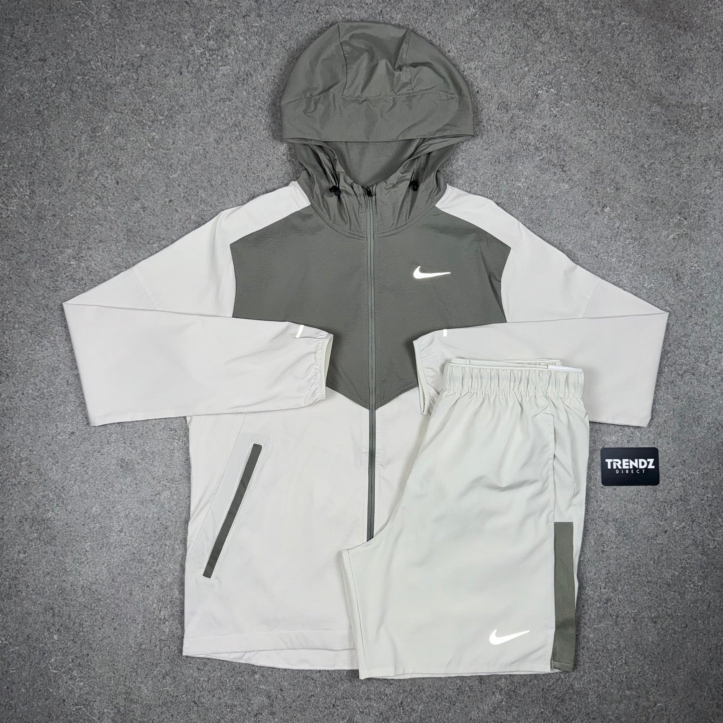 NIKE UV WINDBREAKER & SHORTS SET - BEIGE