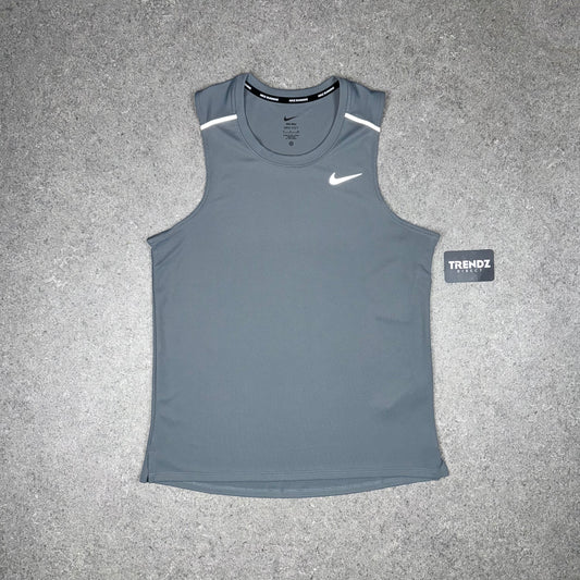 NIKE MILER VEST - GREY