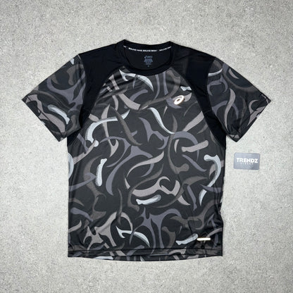ASICS ROAD ALL OVER PRINT T-SHIRT & SHORTS SET - BLACK