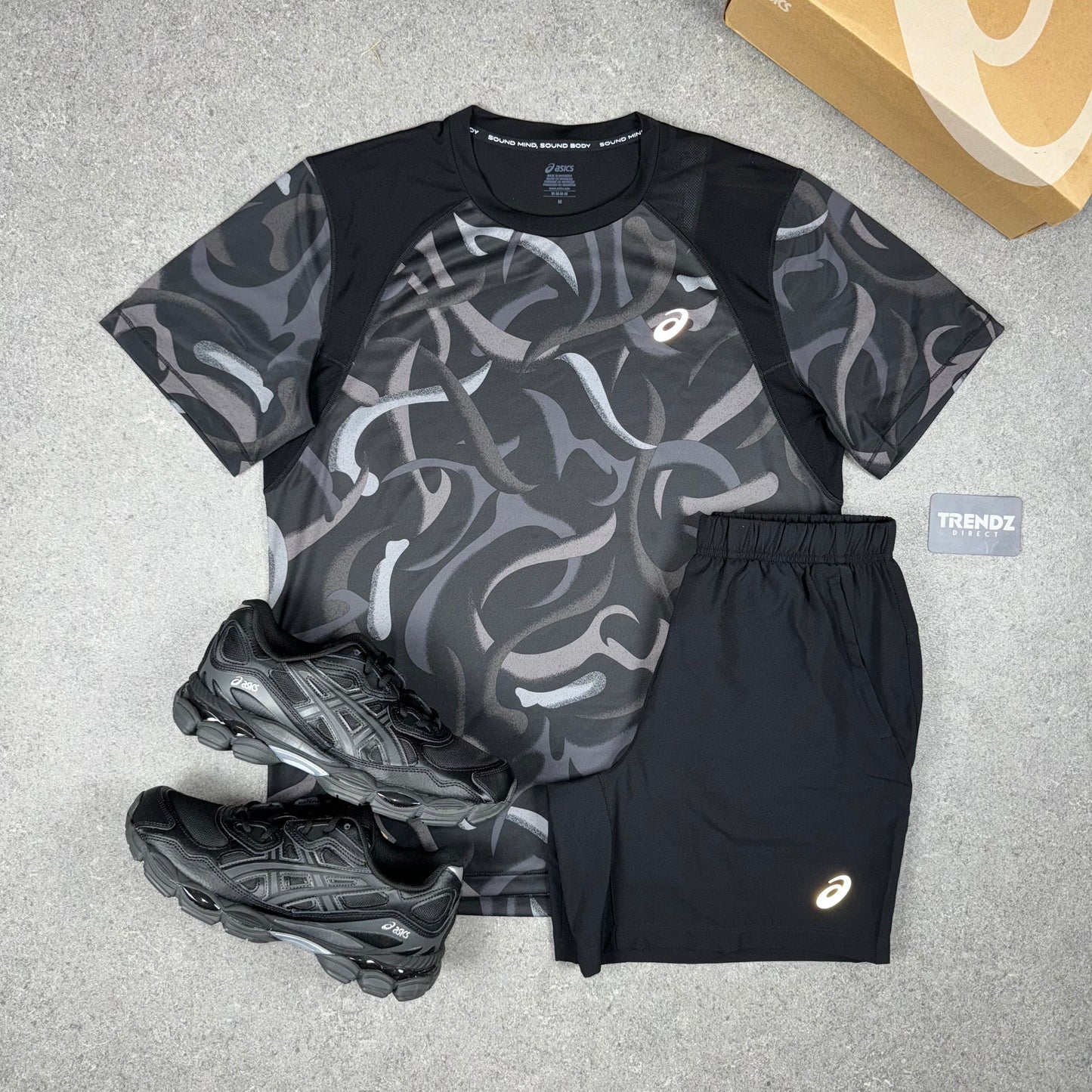 ASICS ROAD ALL OVER PRINT T-SHIRT & SHORTS SET - BLACK