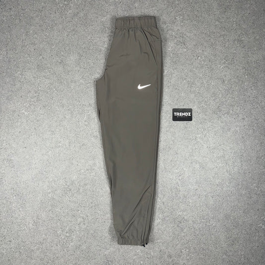 NIKE DRI-FIT CHALLENGER PANTS - STONE