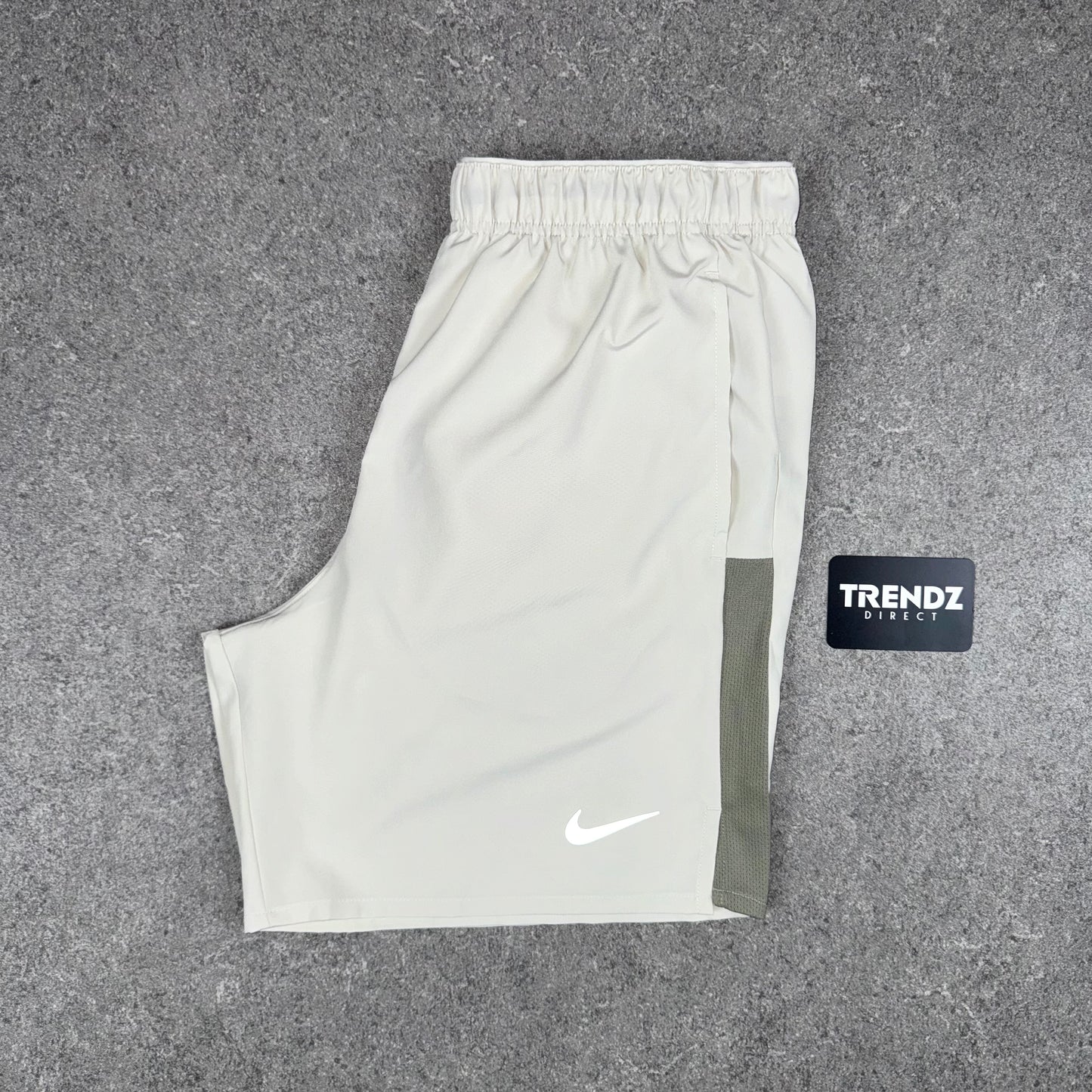 NIKE CHALLENGER SHORTS - BEIGE