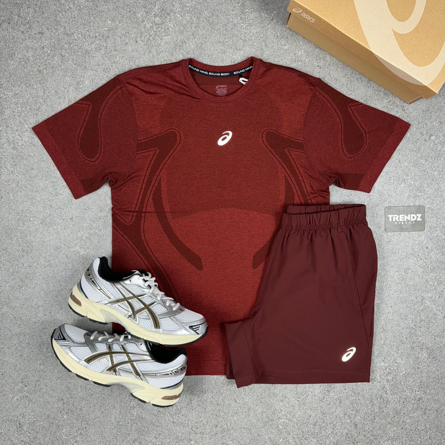 ASICS SEAMLESS T-SHIRT & SHORTS SET - DARK RED